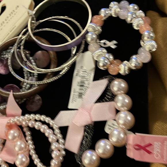 11 piece lot of ladies assorted new, beautiful bracelets - Picture 3 of 3